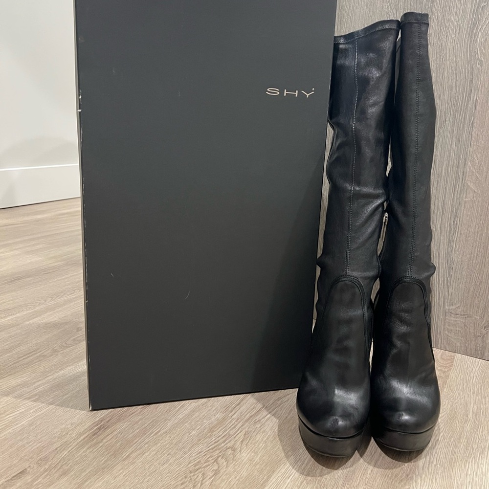Vero Cuoio “SHY” Black Knee-High Leather Boots.  Made in Italy